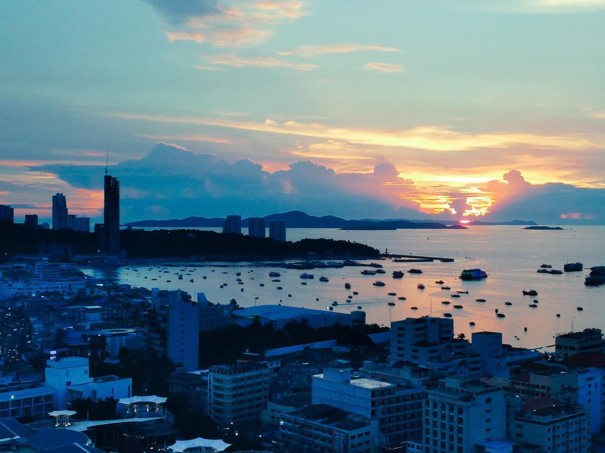 The Base Pattaya 芭提雅基地公寓 Extérieur photo